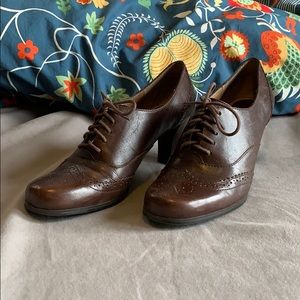 Naturalizer Oxford lace up with heel